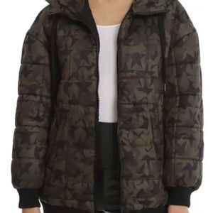 Avec Les Filles Quilted Star Camouflage Print Puffer Jacket